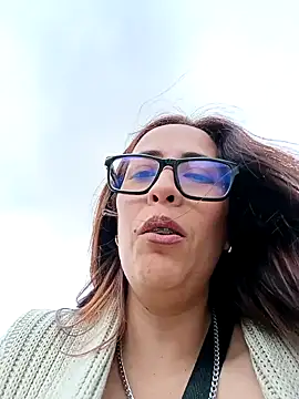 Snapshot of Lena-32 chatting on 01.31.25 Lena-32 online show from 01.31.25