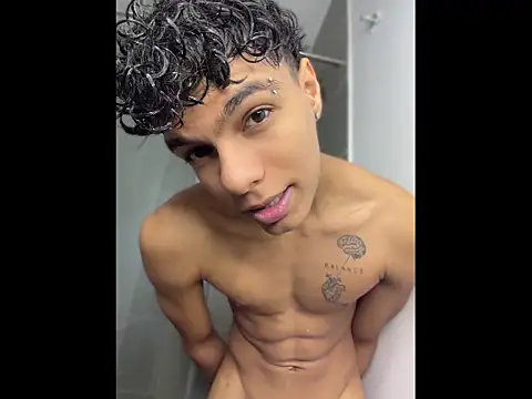 Snapshot of james_dreams_ chatting on 05.15.26 james dreams online show from 05.15.26