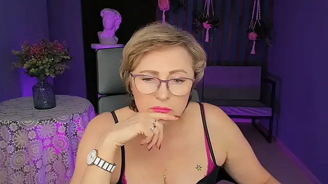 Snapshot of sugar_vivien chatting on 12.22.24 sugar vivien online show from 12.22.24