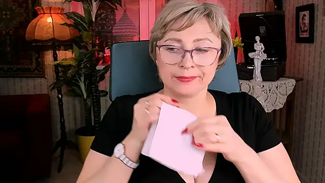 Snapshot of sugar_vivien chatting on 02.20.25 sugar vivien online show from 02.20.25