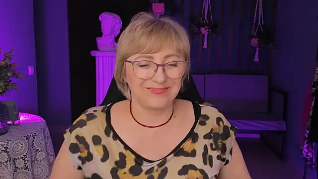 Snapshot of sugar_vivien chatting on 03.12.25 sugar vivien online show from 03.12.25