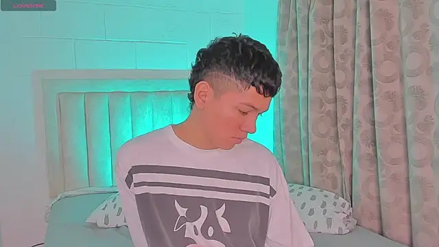 JulianRose 1 online show from 01.21.25