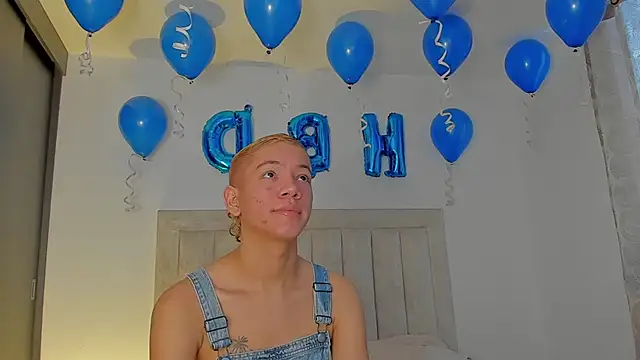 JulianRose 1 online show from 10.13.25