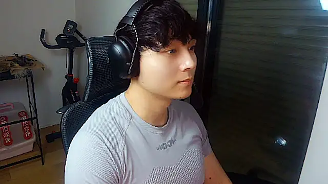 Snapshot of Tkcqcc chatting on 07.25.26 Tkcqcc online show from 07.25.26