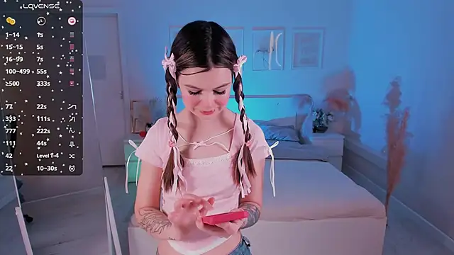 Lil Amelie online show from 03.18.25