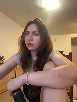 Snapshot of JasmineGlamour chatting on 06.21.26 JasmineGlamour online show from 06.21.26