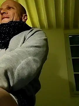 Snapshot of wedge75 chatting on 10.05.25 wedge75 online show from 10.05.25