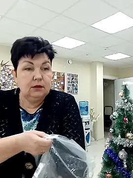 Snapshot of FantasyMichelle chatting on 12.18.24 FantasyMichelle online show from 12.18.24