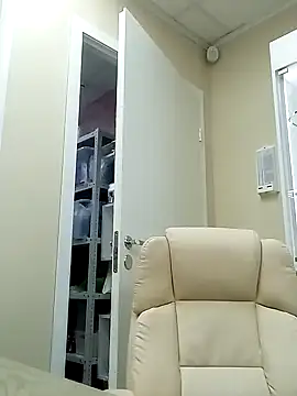 Snapshot of FantasyMichelle chatting on 12.18.24 FantasyMichelle online show from 12.18.24