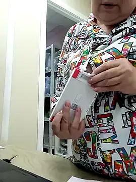 Snapshot of FantasyMichelle chatting on 12.27.24 FantasyMichelle online show from 12.27.24