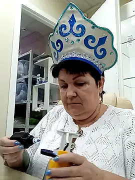 Snapshot of FantasyMichelle chatting on 12.30.24 FantasyMichelle online show from 12.30.24