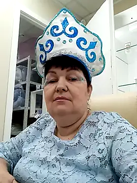 Snapshot of FantasyMichelle chatting on 12.31.24 FantasyMichelle online show from 12.31.24