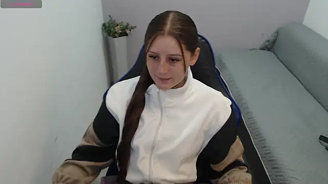 Snapshot of valerie_diaz1 chatting on 10.03.25 valerie diaz1 online show from 10.03.25