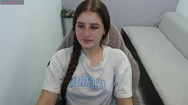 Snapshot of valerie_diaz1 chatting on 11.05.25 valerie diaz1 online show from 11.05.25