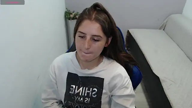 Snapshot of valerie_diaz1 chatting on 11.10.25 valerie diaz1 online show from 11.10.25