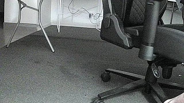 Snapshot of Nice8inchaussie chatting on 11.30.25 Nice8inchaussie online show from 11.30.25