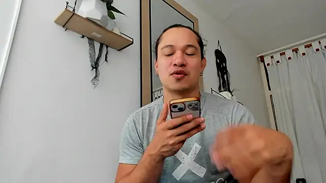 Snapshot of Valerioe chatting on 10.10.25 Valerioe online show from 10.10.25