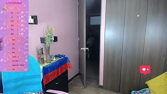 paolagomez  online show from 09.30.25