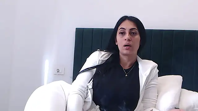 Aimeclark online show from 10.17.25