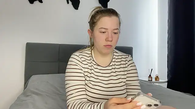 Embersweetbunny online show from 02.21.25