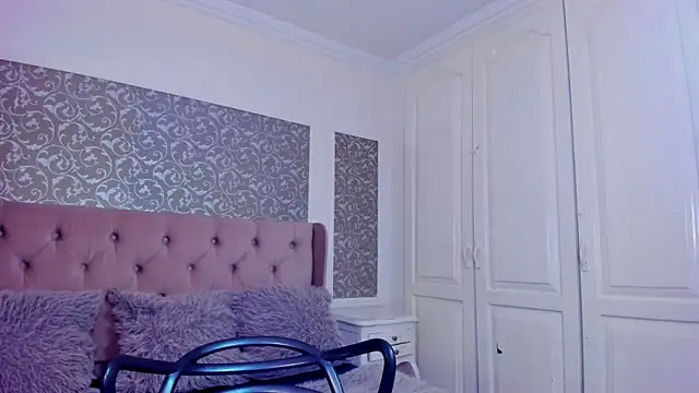 IssadoraJames online show from 09.27.25