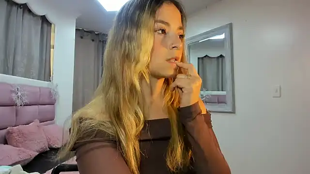 IssadoraJames online show from 11.28.25