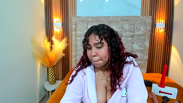 Lizzie Williams  online show from 02.05.25