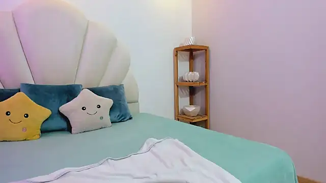 Lizzie Williams  online show from 09.21.25