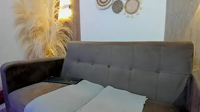 Lizzie Williams  online show from 11.30.25