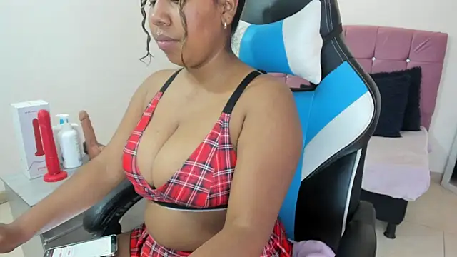 Lizzie Williams  online show from 04.28.26