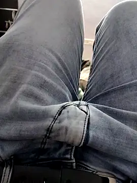 Snapshot of SplitPrestige19 chatting on 12.14.25 SplitPrestige19 online show from 12.14.25