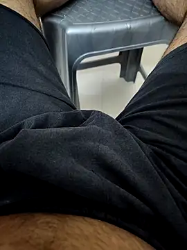 Snapshot of SplitPrestige19 chatting on 12.17.25 SplitPrestige19 online show from 12.17.25