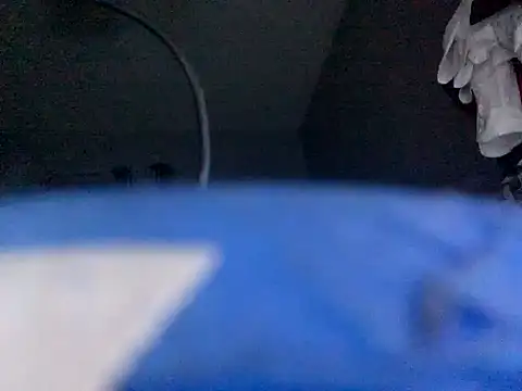 Snapshot of Amarok39 chatting on 10.05.25 Amarok39 online show from 10.05.25