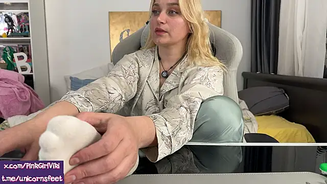 unicornsfeet online show from 05.04.26