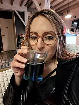 Snapshot of Jade_Emeraud chatting on 03.05.25 Jade Emeraud online show from 03.05.25