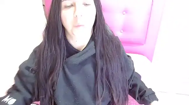 Snapshot of kendall_all4u chatting on 01.04.25 kendall all4u online show from 01.04.25