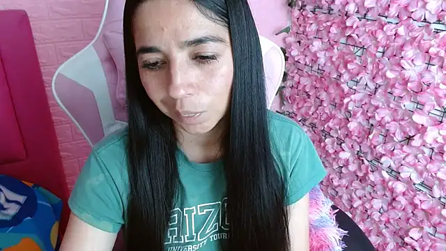 Snapshot of kendall_all4u chatting on 10.28.25 kendall all4u online show from 10.28.25