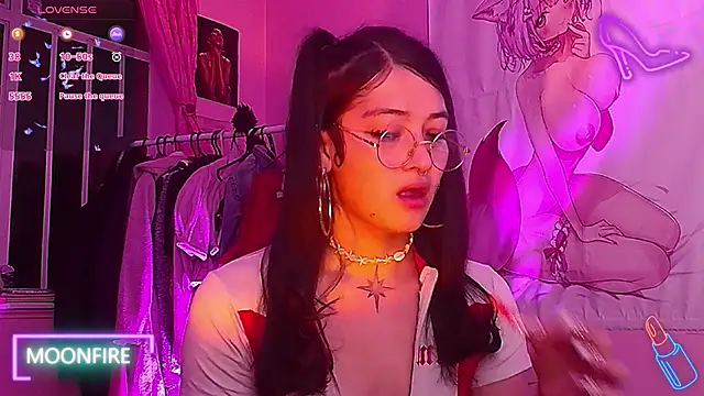 Snapshot of moonfiredancer chatting on 10.03.25 moonfiredancer online show from 10.03.25