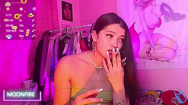 Snapshot of moonfiredancer chatting on 10.04.25 moonfiredancer online show from 10.04.25