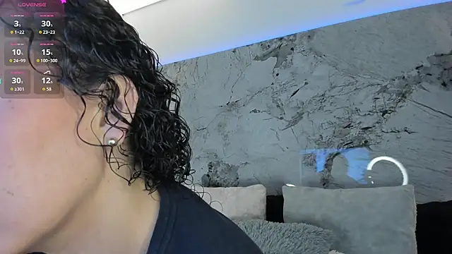 Snapshot of LIZ_HOLMES chatting on 10.28.25 LIZ HOLMES online show from 10.28.25