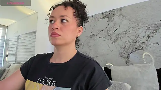 Snapshot of LIZ_HOLMES chatting on 11.11.25 LIZ HOLMES online show from 11.11.25