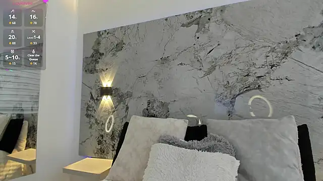 Snapshot of LIZ_HOLMES chatting on 11.12.25 LIZ HOLMES online show from 11.12.25