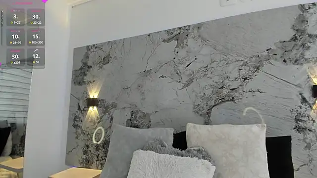 Snapshot of LIZ_HOLMES chatting on 11.13.25 LIZ HOLMES online show from 11.13.25