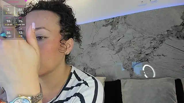 Snapshot of LIZ_HOLMES chatting on 11.29.25 LIZ HOLMES online show from 11.29.25