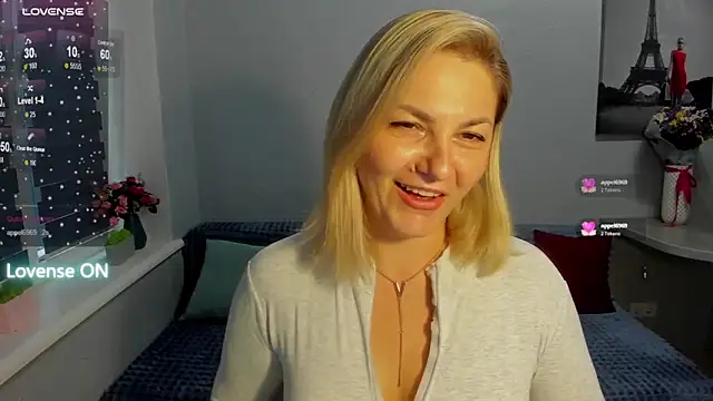 Snapshot of sweet___margaret chatting on 12.22.25 sweet margaret online show from 12.22.25