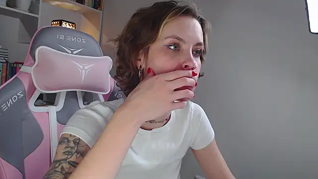 Snapshot of milly_ross chatting on 12.06.24 milly ross online show from 12.06.24