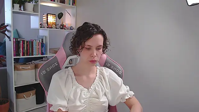 Snapshot of milly_ross chatting on 01.25.25 milly ross online show from 01.25.25