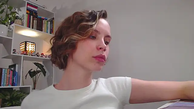 Snapshot of milly_ross chatting on 02.07.25 milly ross online show from 02.07.25