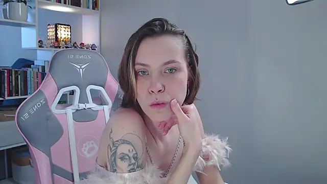 Snapshot of milly_ross chatting on 02.09.25 milly ross online show from 02.09.25