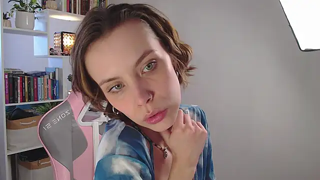 Snapshot of milly_ross chatting on 02.25.25 milly ross online show from 02.25.25